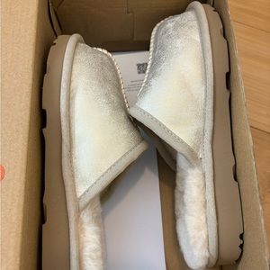 Brand New. UGG Metallic Gold Plush Kids Slippers. Size 1. Never worn. In box